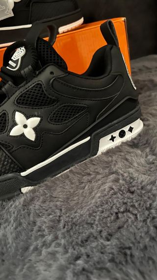 Zapatillas Louis Vuitton Negras y Blancas