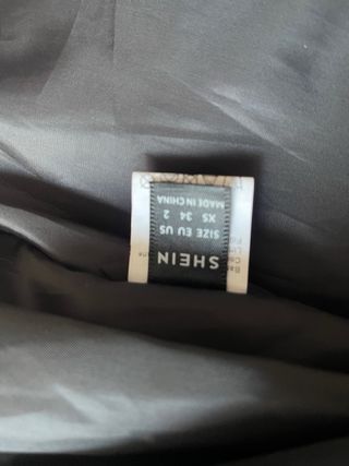 Chaleco acolchado negro efecto piel