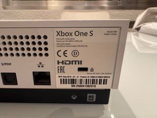 Xbox One S Blanca + Mando y Cables
