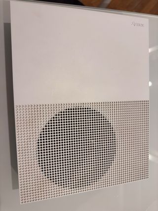 Xbox One S Blanca + Mando y Cables