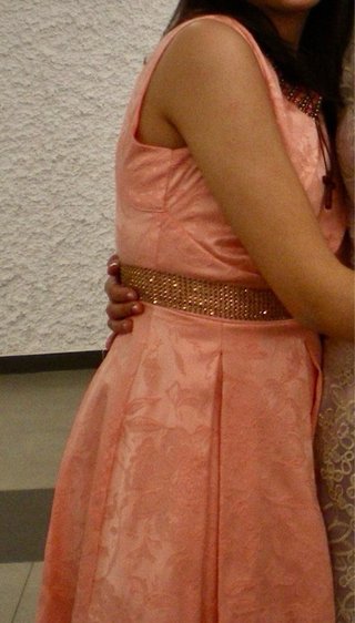 Vestido de ceremonia rosa y dorado