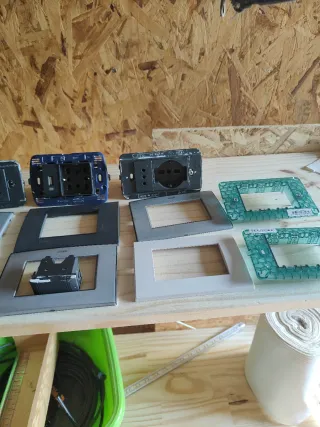 Materiale elettrico Ave e Bticino