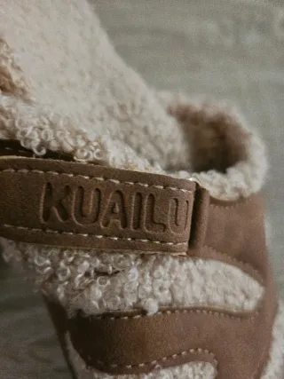 Sandalias/Zapatillas Beige y Marrón