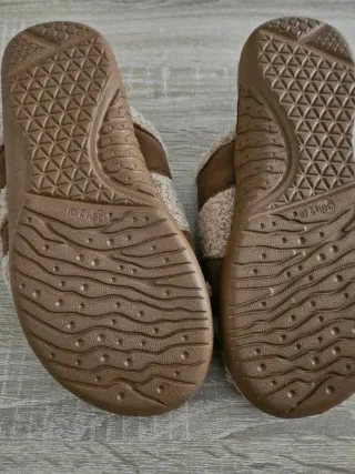 Sandalias/Zapatillas Beige y Marrón