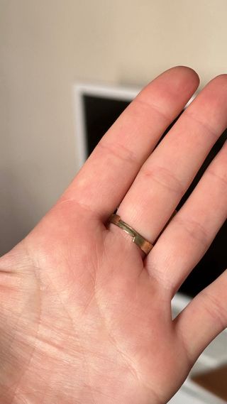 Anillo dorado con perla