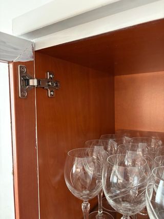 Armario vitrina cristal y madera