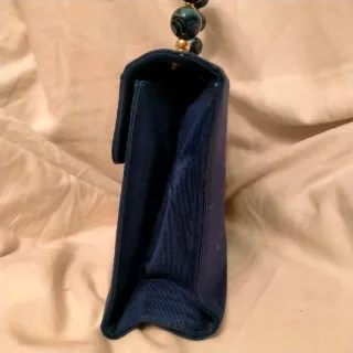 Borsetta blu con manico perle