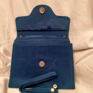 Borsetta blu con manico perle