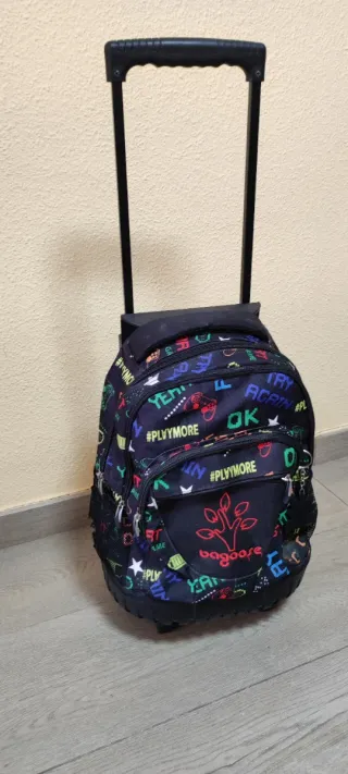 Mochila con ruedas y estampado marca Bagoose.