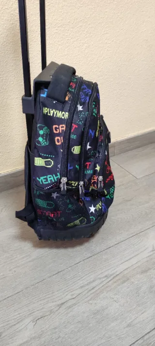 Mochila con ruedas y estampado marca Bagoose.