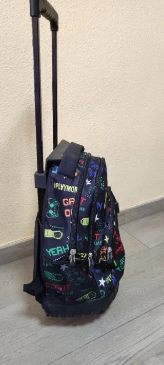 Mochila con ruedas y estampado marca Bagoose.