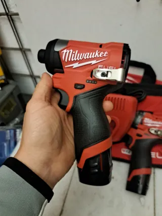 Milwaukee M12 FUEL Taladro y Atornillador