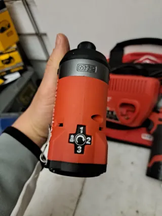 Milwaukee M12 FUEL Taladro y Atornillador