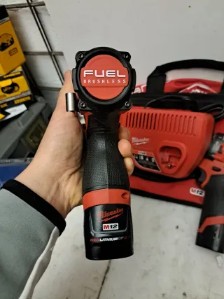 Milwaukee M12 FUEL Taladro y Atornillador