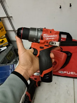 Milwaukee M12 FUEL Taladro y Atornillador