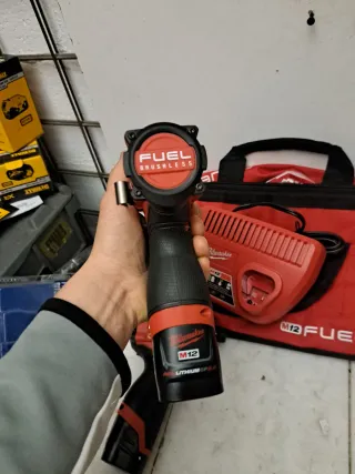 Milwaukee M12 FUEL Taladro y Atornillador