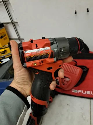 Milwaukee M12 FUEL Taladro y Atornillador