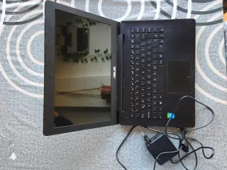Portátil Asus Negro (No Funciona)