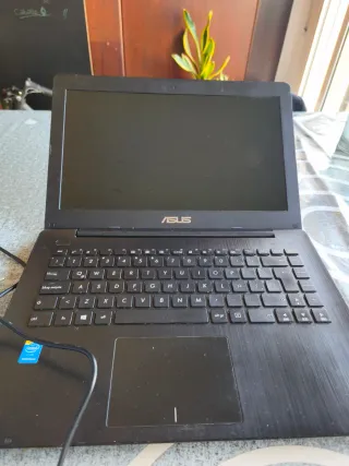 Portátil Asus Negro (No Funciona)