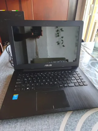 Portátil Asus Negro (No Funciona)