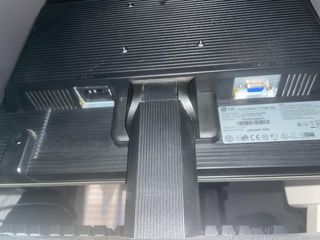 Monitor LG Flatron y 2 Teclados