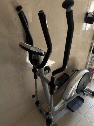 Elíptica gris y negra