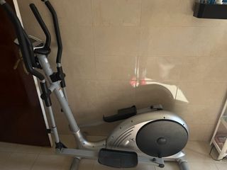 Elíptica gris y negra