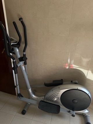 Elíptica gris y negra