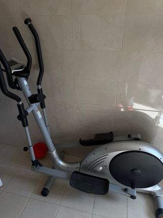 Elíptica gris y negra