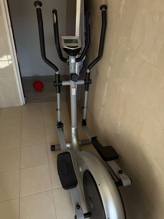 Elíptica gris y negra