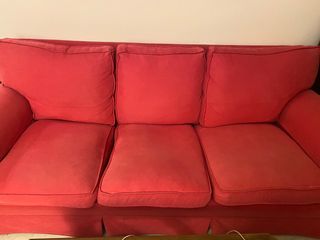 Sofá rosa de 3 plazas