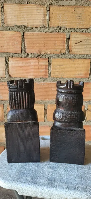 Pareja sujetalibros madera tallada