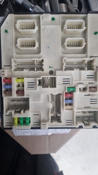 Caja Fusibles y Relés Renault Megane Scenic USM