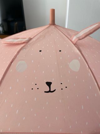 Paraguas infantil rosa con diseño de oso