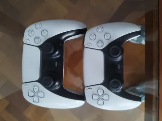 PlayStation 5 con 2 mandos