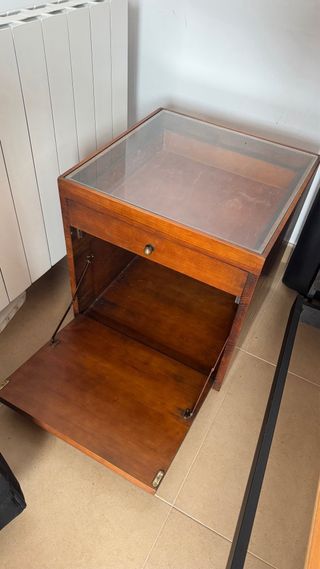 Mueble auxiliar madera y cristal