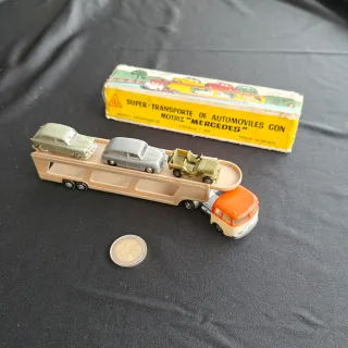 Camión Mercedes Transporte Coches con 3 vehículos