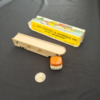 Camión Mercedes Transporte Coches con 3 vehículos