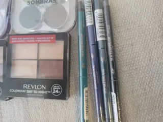 Lote Maquillaje Revlon Sombras y Lápices