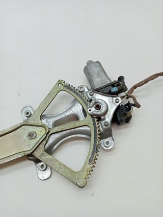 ELEVALUNAS DELANTERO IZQUIERDO LEXUS IS200 (GXE10)