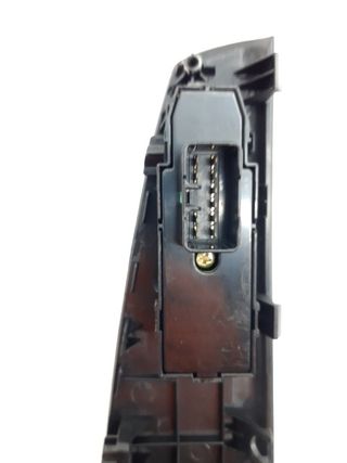 MANDO ELEVALUNAS TRASERO IZQUIERDO HYUNDAI IX35 (2)