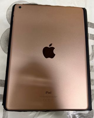 iPad 6ª Gen 32GB con Teclado magnetico