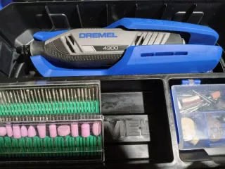 Dremel 4300 con maletín y accesorios