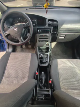 Opel Zafira 2.2 al día y en buen estado