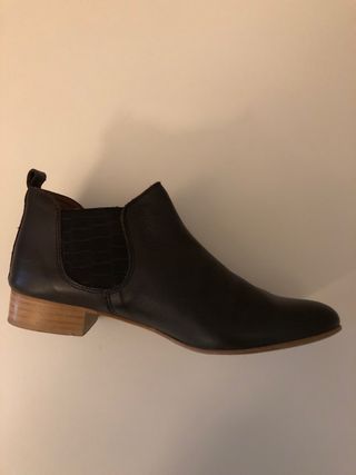 Botines de piel negros