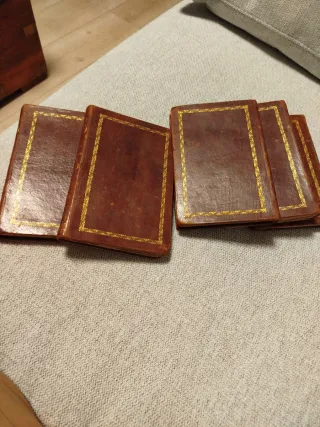 5 libros muy antiguos religiosos .