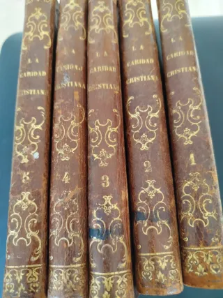 5 libros muy antiguos religiosos .