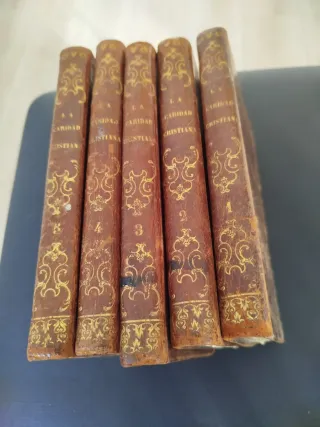 5 libros muy antiguos religiosos .