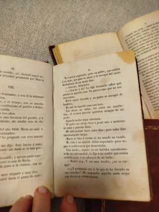 5 libros muy antiguos religiosos .