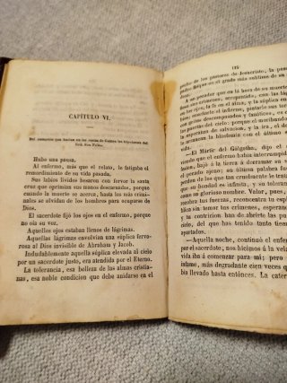 5 libros muy antiguos religiosos .